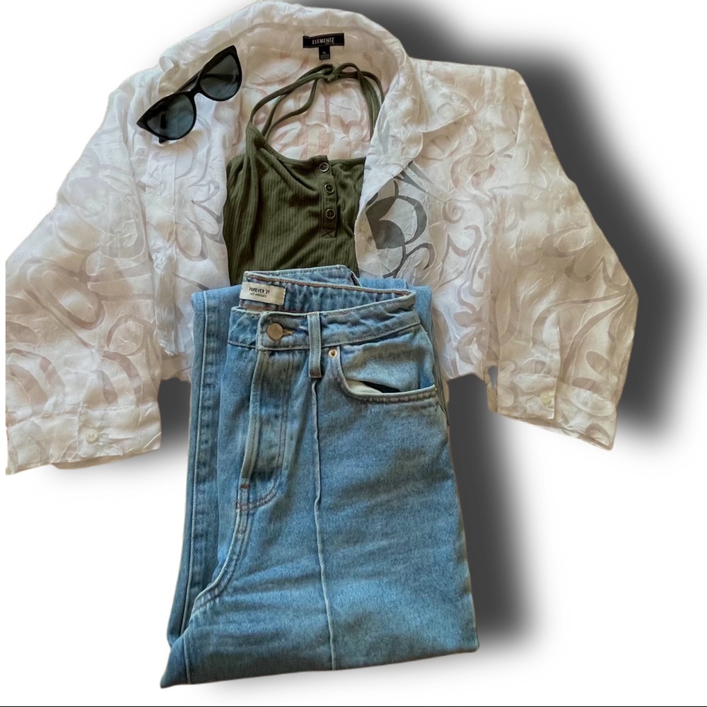 Denim 90s baggy pants perfect for every summer look 💙